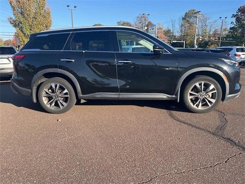 2022 INFINITI QX60 LUXE
