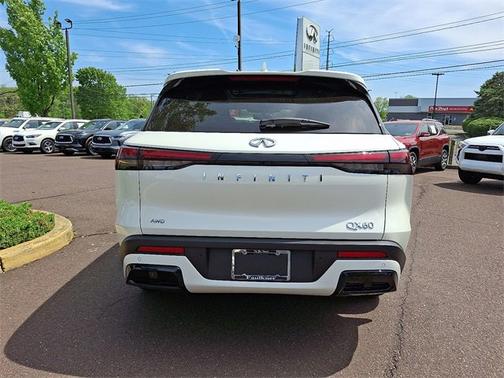 2024 INFINITI QX60 LUXE