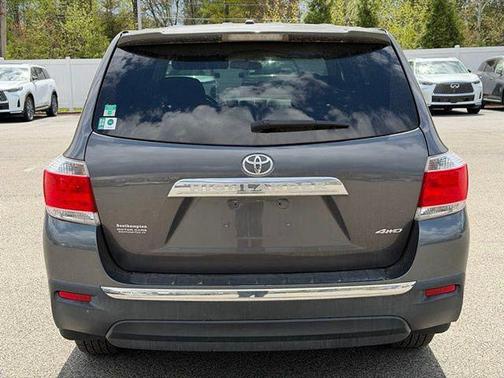 Magnetic Gray Metallic 2013 Toyota Highlander SE