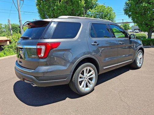 Magnetic 2018 Ford Explorer XLT