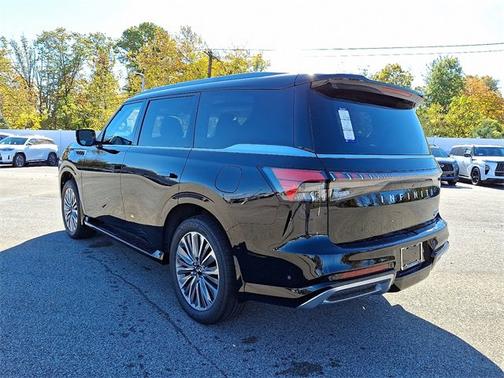 2026 INFINITI QX80 LUXE