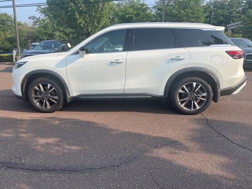 2022 INFINITI QX60 LUXE