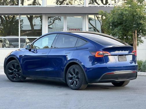 2024 Tesla Model Y Long Range Dual Motor All-Wheel Drive