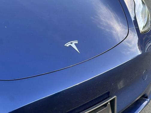 2024 Tesla Model Y Long Range Dual Motor All-Wheel Drive