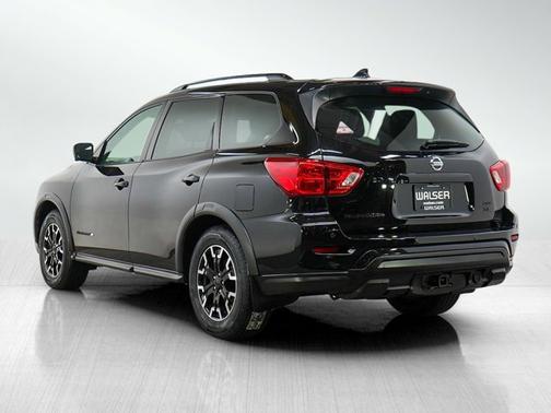 Magnetic Black Pearl 2019 Nissan Pathfinder SL