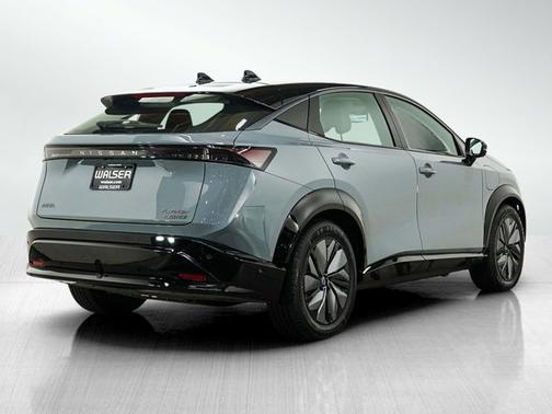 Boulder Gray Pearl/Black Diamond Pearl 2023 Nissan ARIYA PLATINUM+
