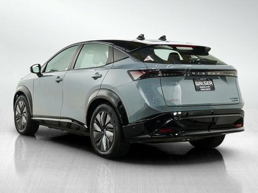 Boulder Gray Pearl/Black Diamond Pearl 2023 Nissan ARIYA PLATINUM+