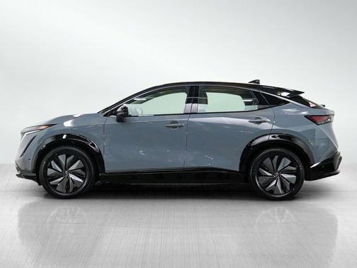 Boulder Gray Pearl/Black Diamond Pearl 2023 Nissan ARIYA PLATINUM+