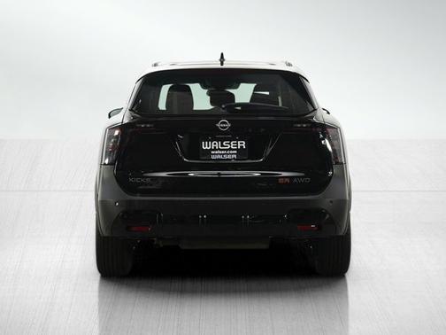 Super Black 2025 Nissan Kicks SR