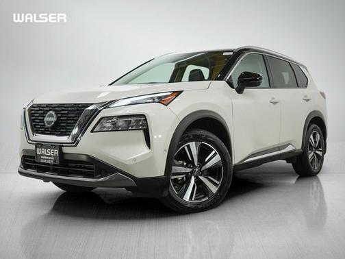 Pearl White Tricoat/Super Black 2023 Nissan Rogue SL