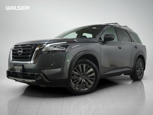 2022 Nissan Pathfinder SL