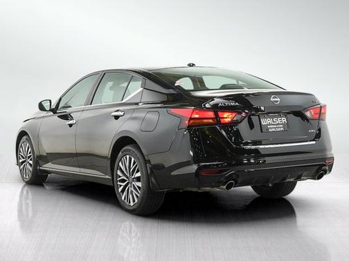 Super Black Clearcoat 2023 Nissan Altima 2.5 SV