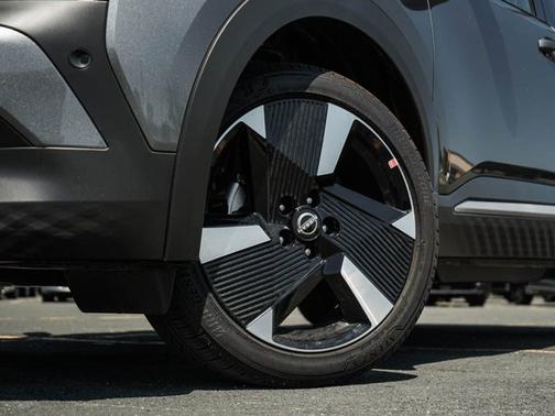 Gun Metallic 2026 Nissan Kicks SR