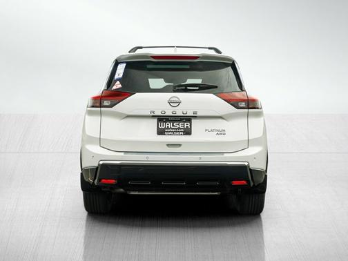Everest White Pearl Tricoat 2026 Nissan Rogue Platinum