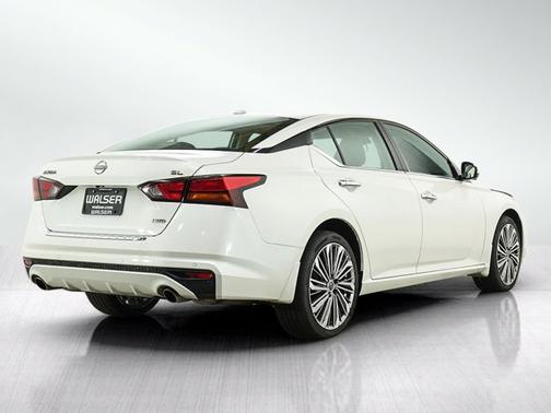 Pearl White Tricoat 2023 Nissan Altima 2.5 SL