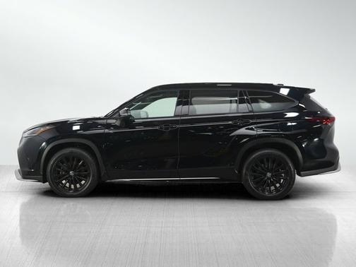 Midnight Black Metallic 2025 Toyota Highlander XSE