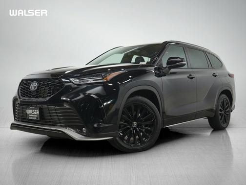 Midnight Black Metallic 2025 Toyota Highlander XSE