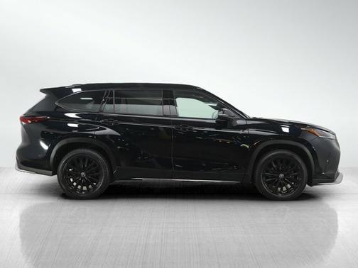 Midnight Black Metallic 2025 Toyota Highlander XSE