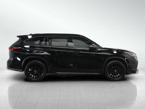 Midnight Black Metallic 2025 Toyota Highlander XSE