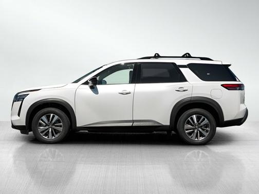 Everest White Pearl Tricoat 2026 Nissan Pathfinder SL