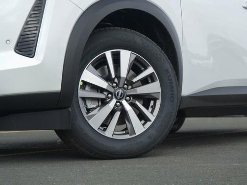 Everest White Pearl Tricoat 2026 Nissan Pathfinder SL
