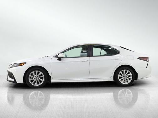 0040 2024 Toyota Camry SE