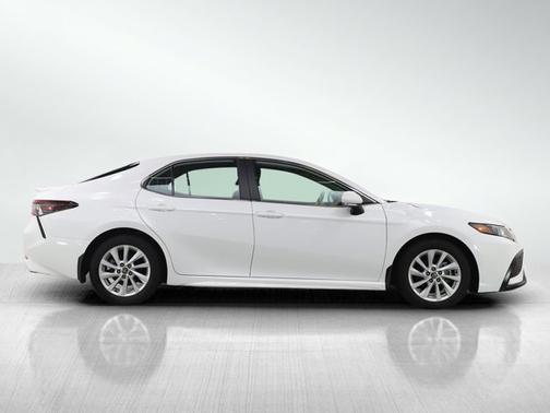 0040 2024 Toyota Camry SE