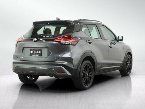 Gun Metallic 2024 Nissan Kicks SR