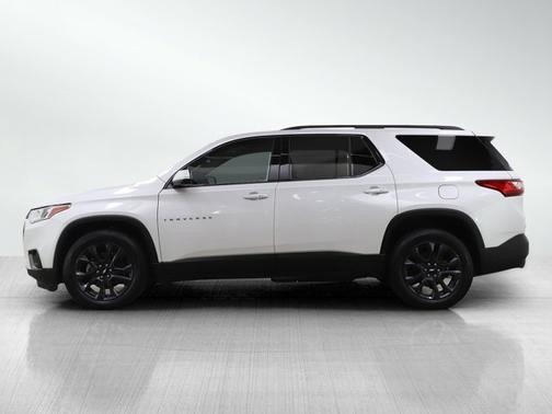 Iridescent Pearl Tricoat 2020 Chevrolet Traverse RS