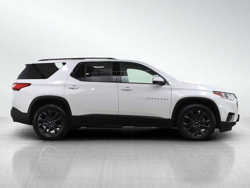 Iridescent Pearl Tricoat 2020 Chevrolet Traverse RS