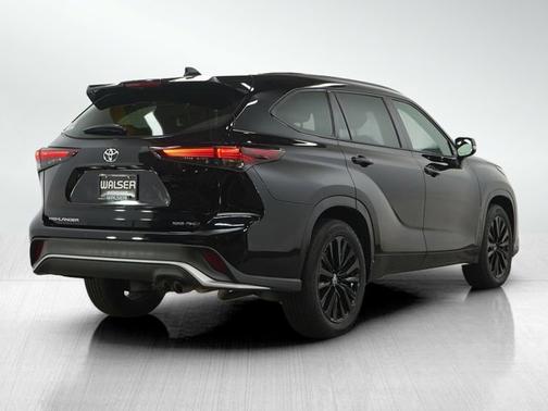Midnight Black Metallic 2025 Toyota Highlander XSE