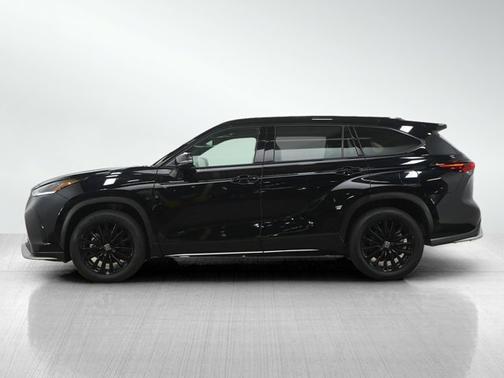 Midnight Black Metallic 2025 Toyota Highlander XSE
