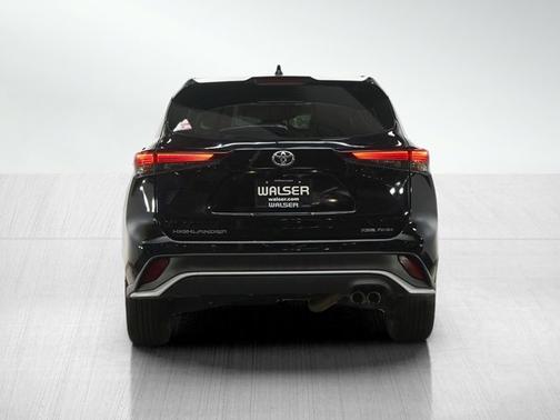 Midnight Black Metallic 2025 Toyota Highlander XSE