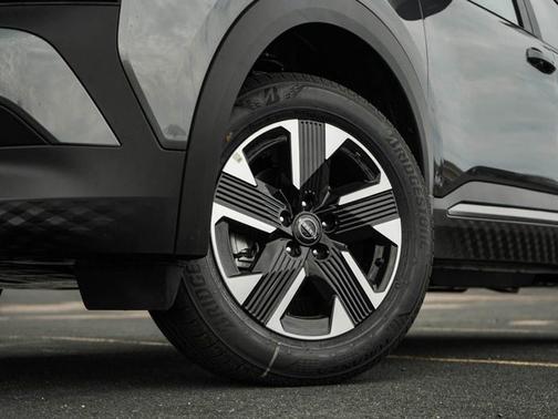 Gun Metallic 2026 Nissan Kicks SV