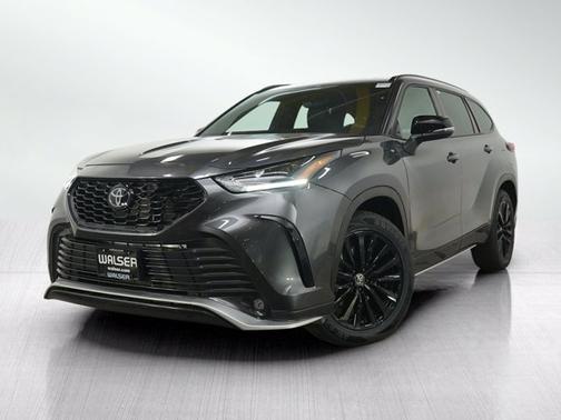 Magnetic Gray Metallic 2025 Toyota Highlander XSE