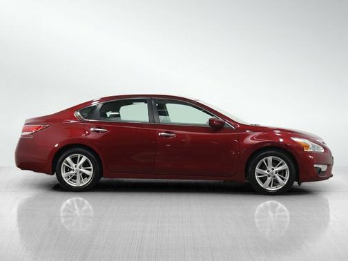 Cayenne Red Pearl 2015 Nissan Altima 2.5 SV