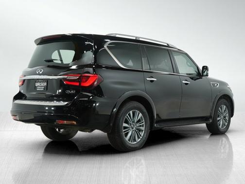 2023 INFINITI QX80 LUXE