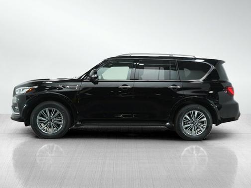 2023 INFINITI QX80 LUXE