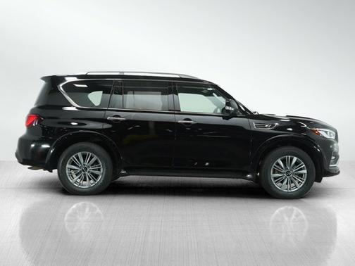 2023 INFINITI QX80 LUXE