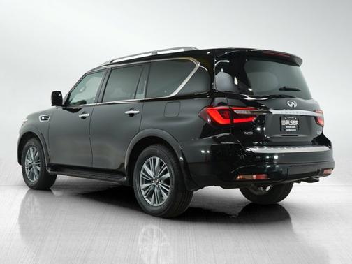 2023 INFINITI QX80 LUXE