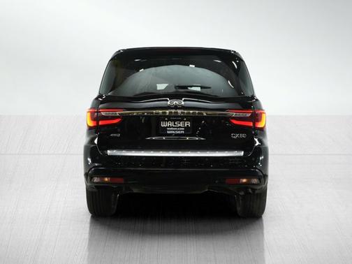 2023 INFINITI QX80 LUXE