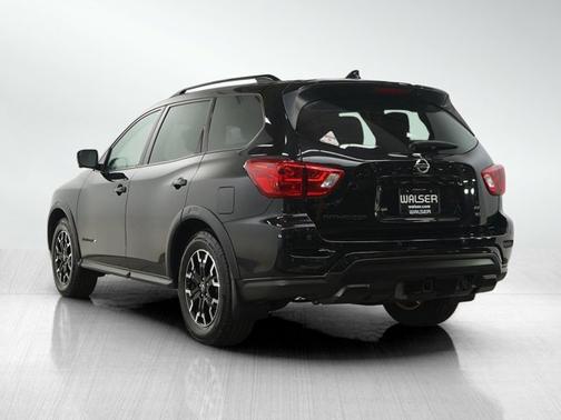 Magnetic Black Pearl 2020 Nissan Pathfinder SL