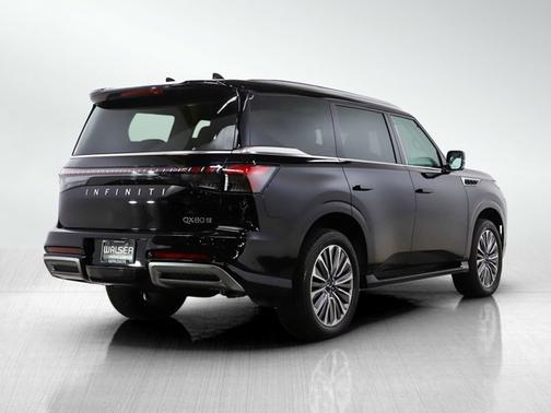 2025 INFINITI QX80 LUXE