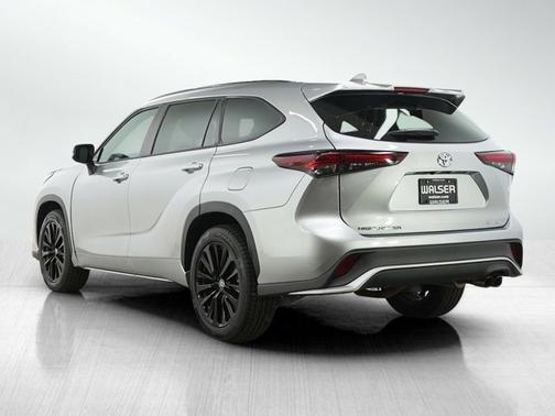 Celestial Silver Metallic 2025 Toyota Highlander XSE