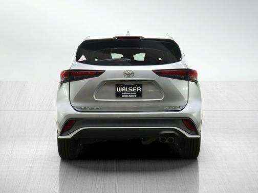 Celestial Silver Metallic 2025 Toyota Highlander XSE