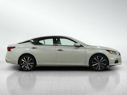 2022 Nissan Altima 2.5 Platinum