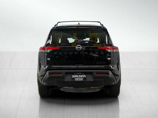 2023 Nissan Pathfinder SV