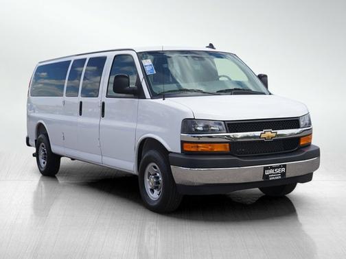 Summit White 2025 Chevrolet Express 3500 LT