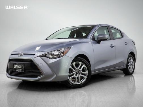 Chromium 2018 Toyota Yaris iA Base