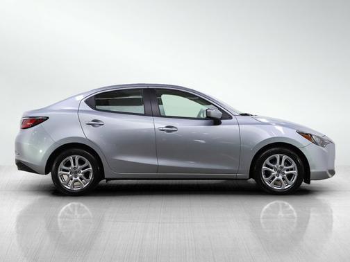 Chromium 2018 Toyota Yaris iA Base